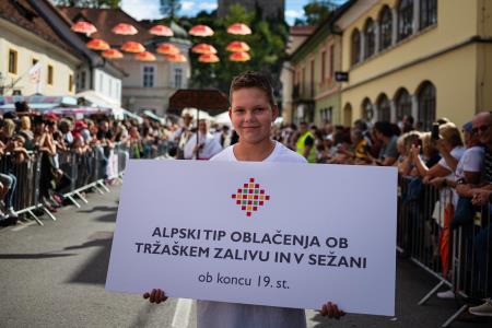 Izjemen obisk zaznamoval 50. Dneve narodnih noš in oblačilne dediščine v Kamniku (Blaž T. Muc)  (58)